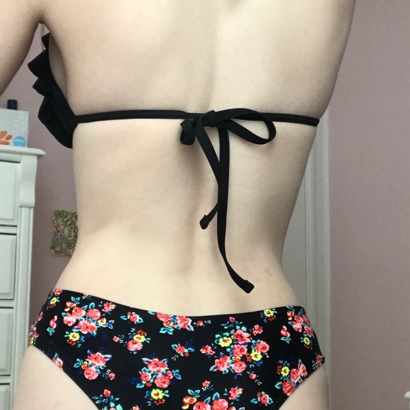 Forever 21 Women’s Bikini Size S - Picture 4 of 8